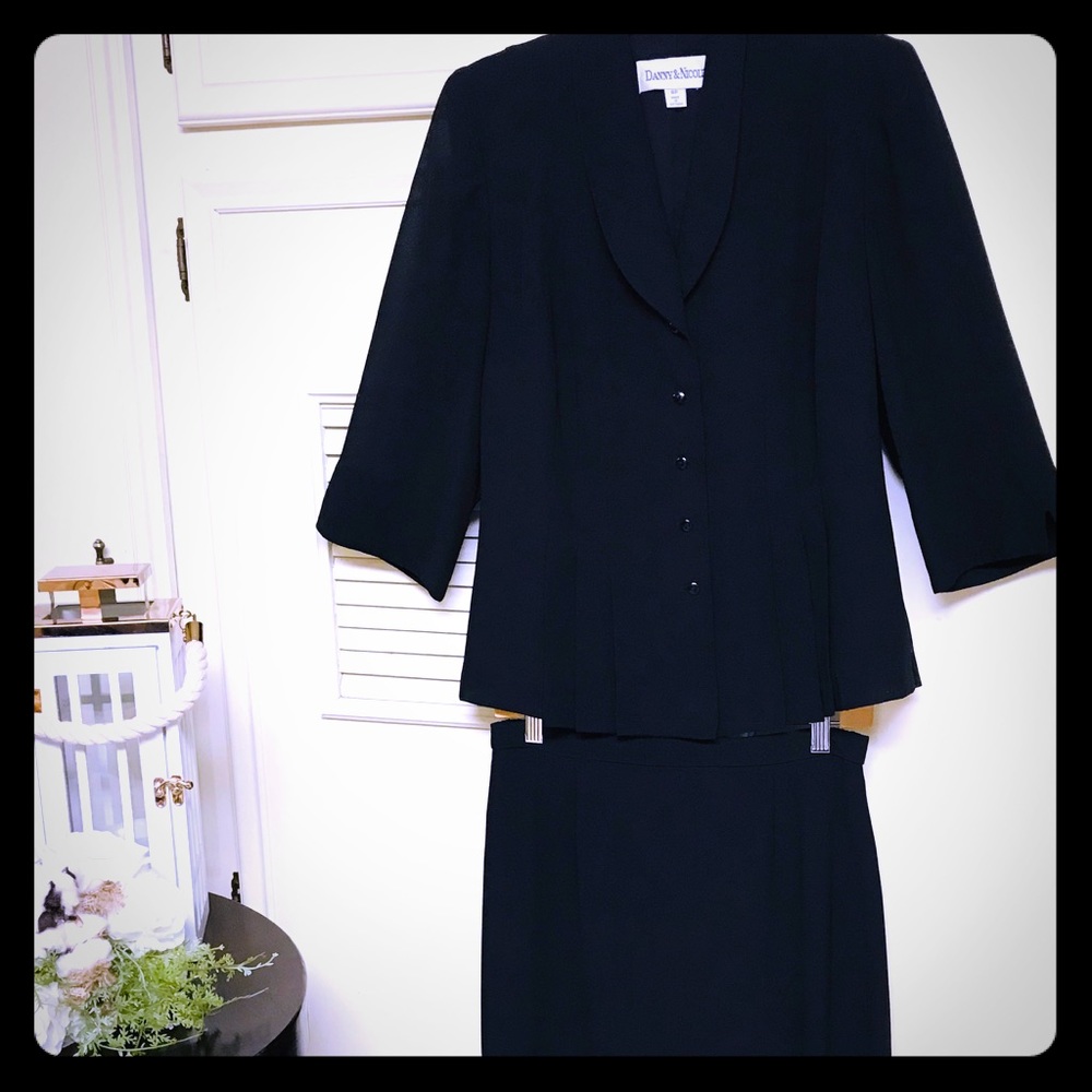 BLACK ELEGANT TWO PIECE LONG SKIRT SET SZ 8P